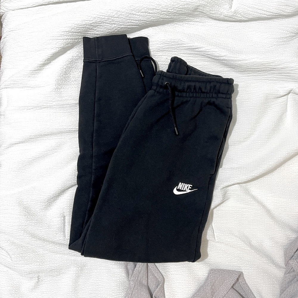 [NIKE] Women’s Fleece Joggers - Black